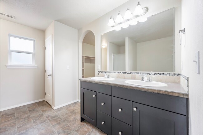 Building Photo - 1860 E Adelaide Dr