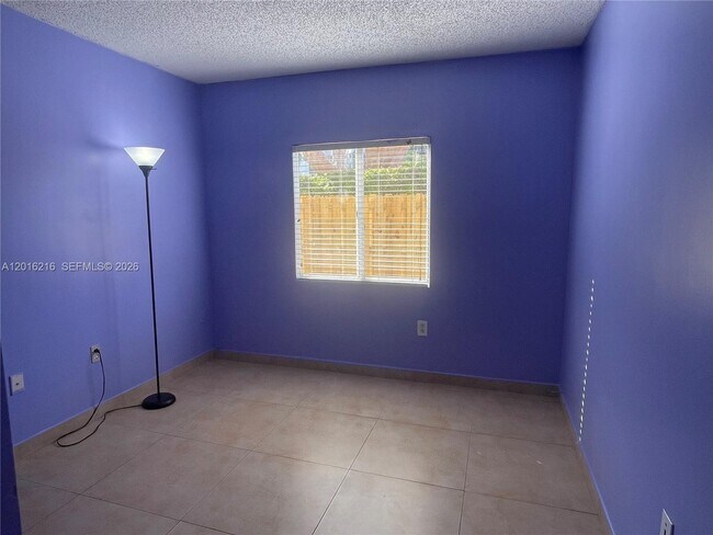 Building Photo - 6255 SW Kendale Lakes Cir