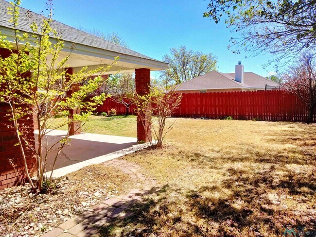 Building Photo - 2301 Reese Dr