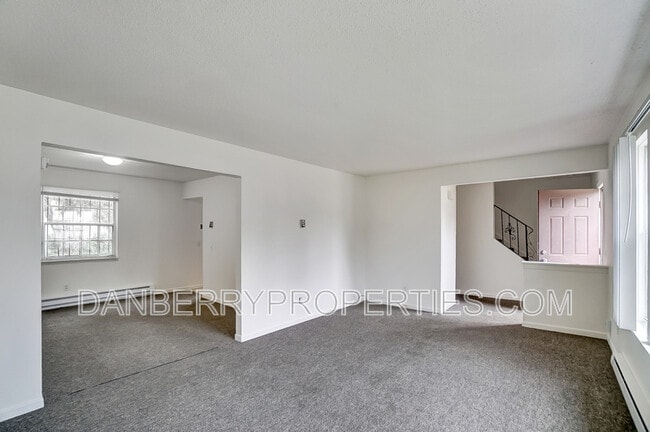 Building Photo - 1006 Ranch Dr