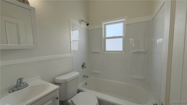 Building Photo - 204 Union St