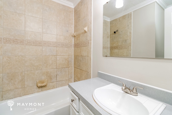 Building Photo - 2104 Hillbeck Dr