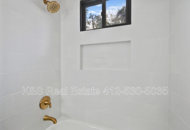 Building Photo - 2104 Straubs Ln