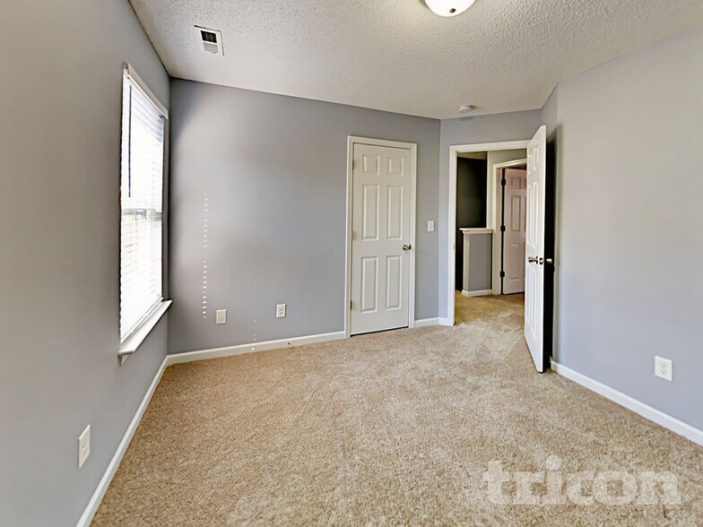 Building Photo - 6301 Dumont Ln