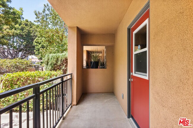 Building Photo - 8620 Belford Ave