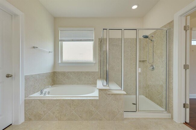 Building Photo - 4233 Privacy Hedge St