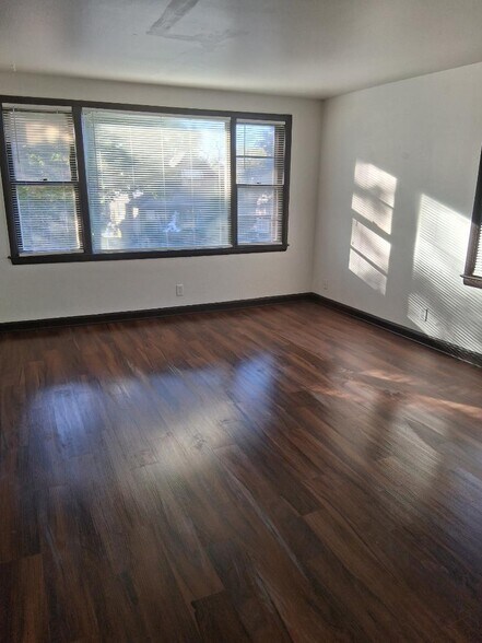 Primary Photo - 4900 N 40th St