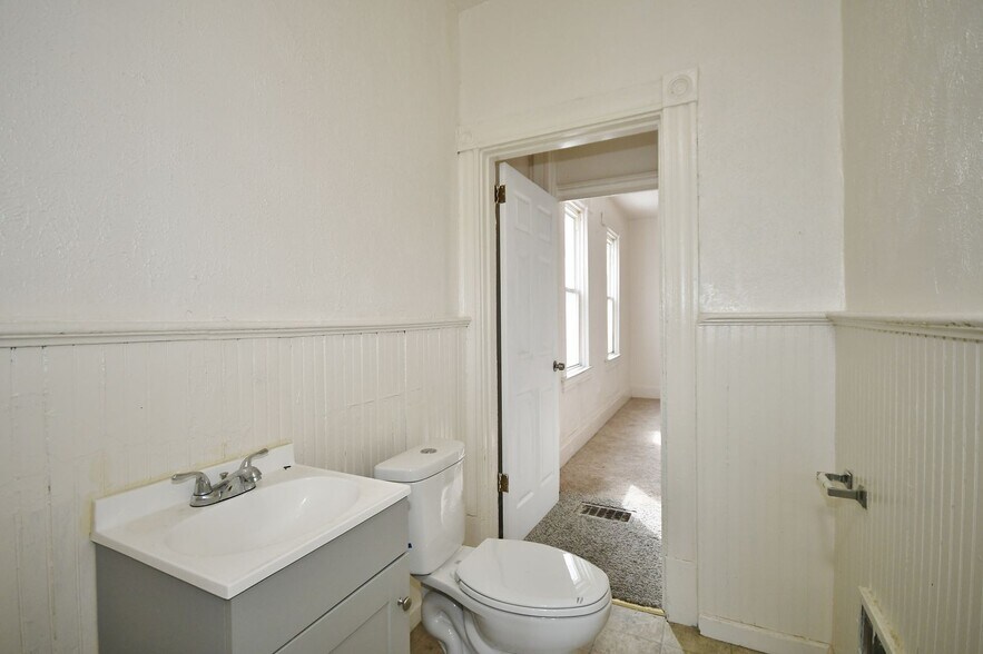 Building Photo - 855 Crucible St