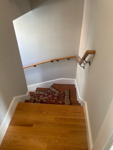 Building Photo - 20 Carver Rd E