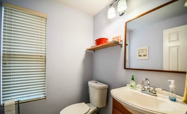 Building Photo - Exquisite Home with 3 Bed and 2.5 Bath in ...