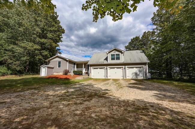 Building Photo - 55 Holbrook Hill Rd