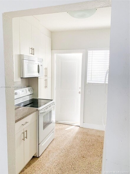 Building Photo - 805 81st St