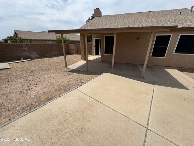 Building Photo - 7815 S Wild Primrose Ave