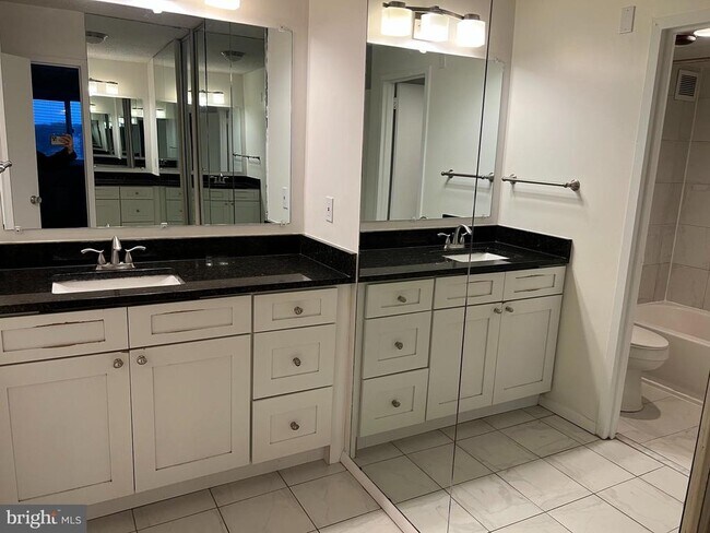 Building Photo - 1225 Martha Custis Dr