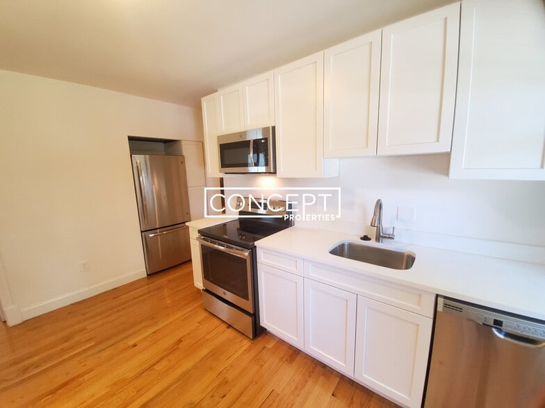 Building Photo - 21 Moraine St