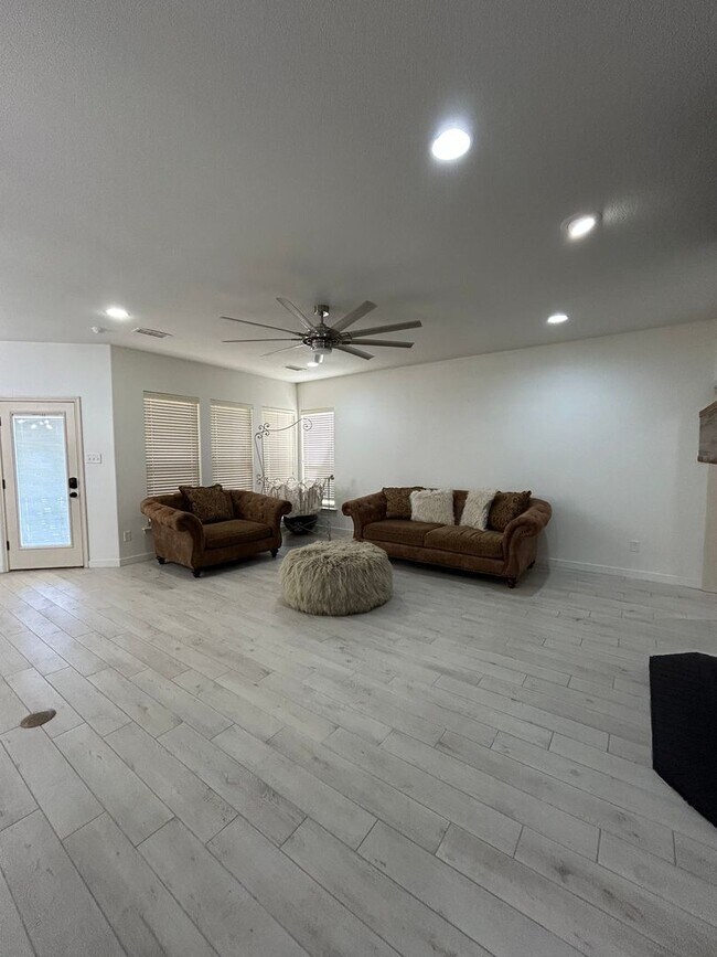 Building Photo - Beautiful Home in Northwest Midland-Los Pa...
