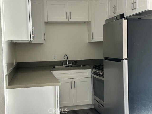 Building Photo - 1758 N Kingsley Dr
