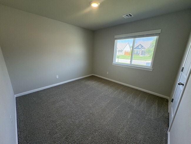 Building Photo - 15910 East 75th St N