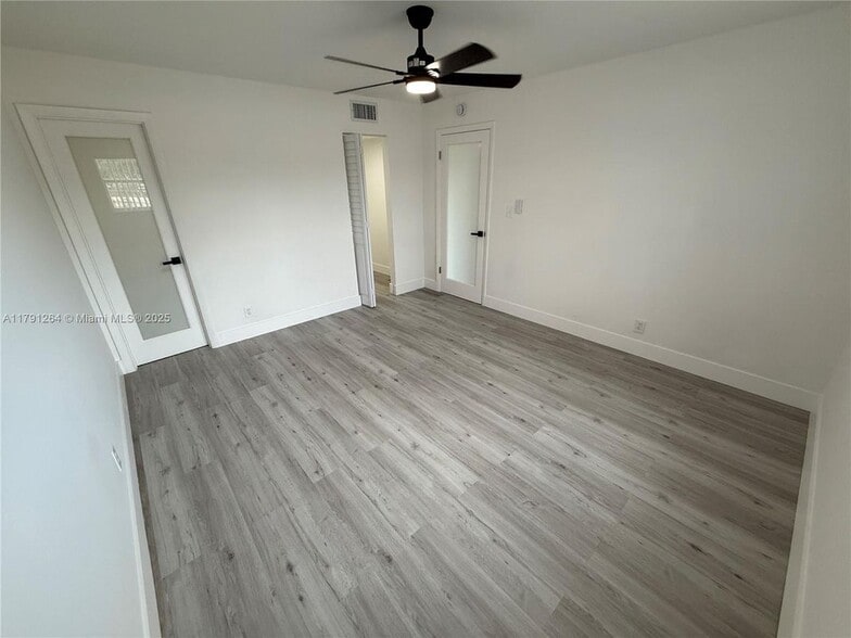 Building Photo - 7910 N Colony Cir