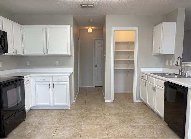 Building Photo - 2628 S Wavecrest Ct