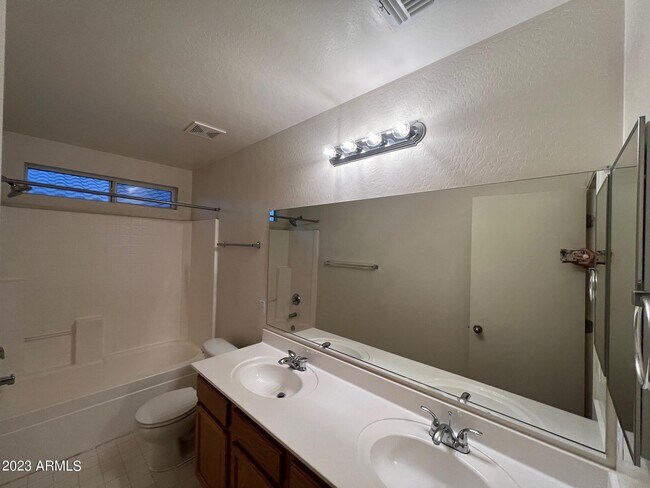 Building Photo - 10289 N 115th Dr