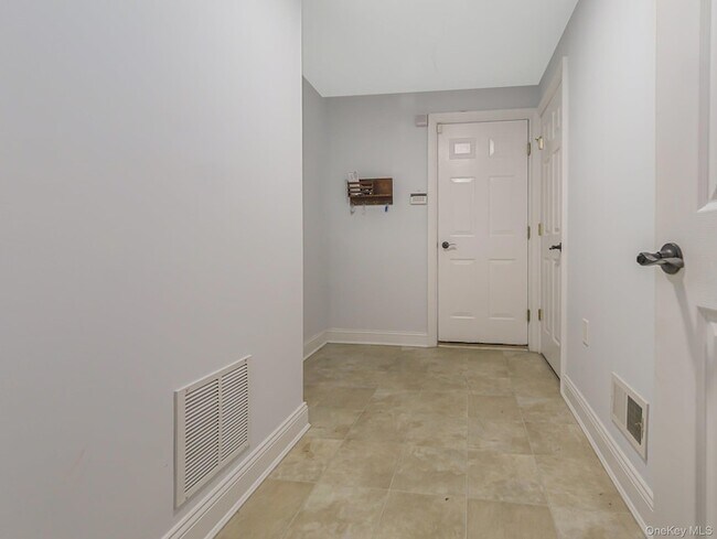 Building Photo - 1115 Balsam Dr