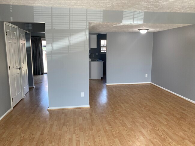 Building Photo - Sunbury Townhome