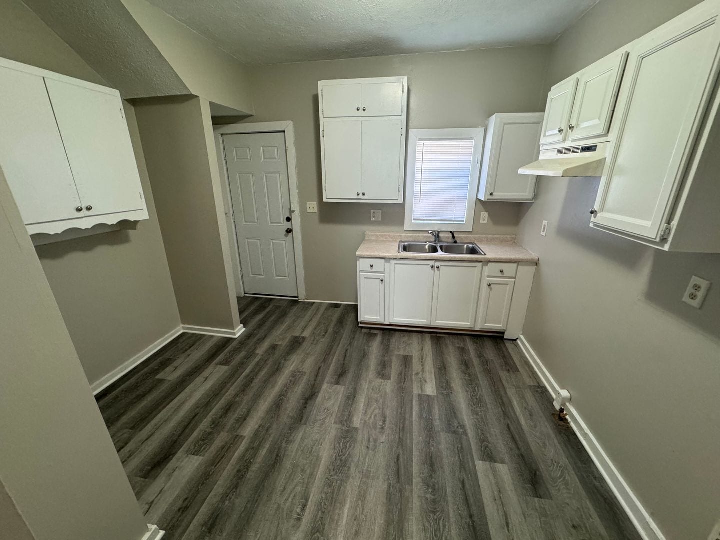 Building Photo - West Side 3 bedroom 2 bath