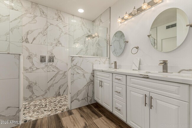 Building Photo - 14506 W Huron Dr