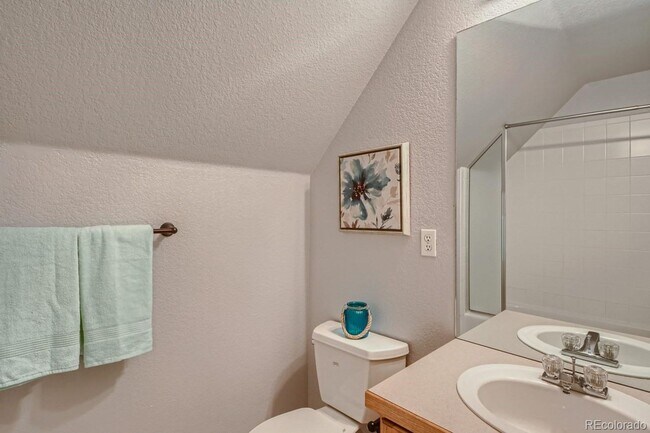 Building Photo - Fantastic 3 bed, 2.5 bath Townhome in Univ...