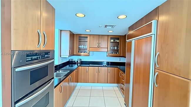 Building Photo - 19400 Turnberry Way