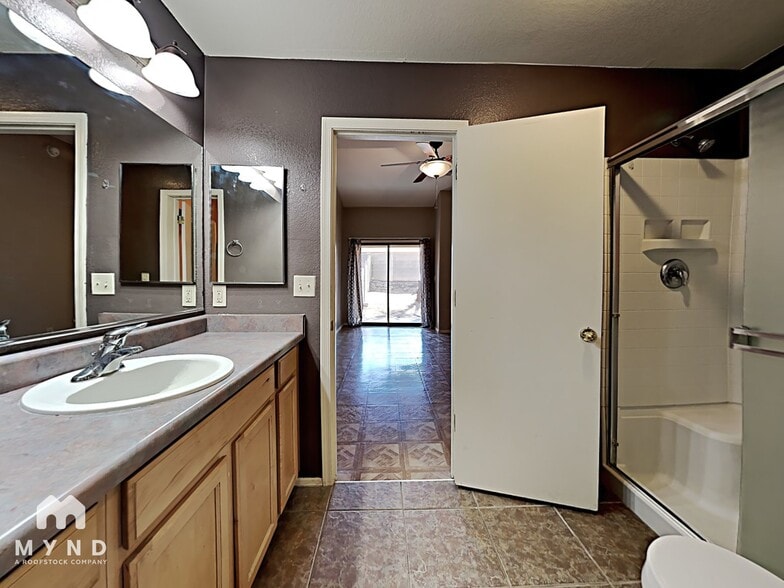 Building Photo - 2018 E Calle Arroyo Lindo