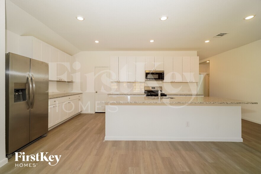 Building Photo - 10639 Erinita Way