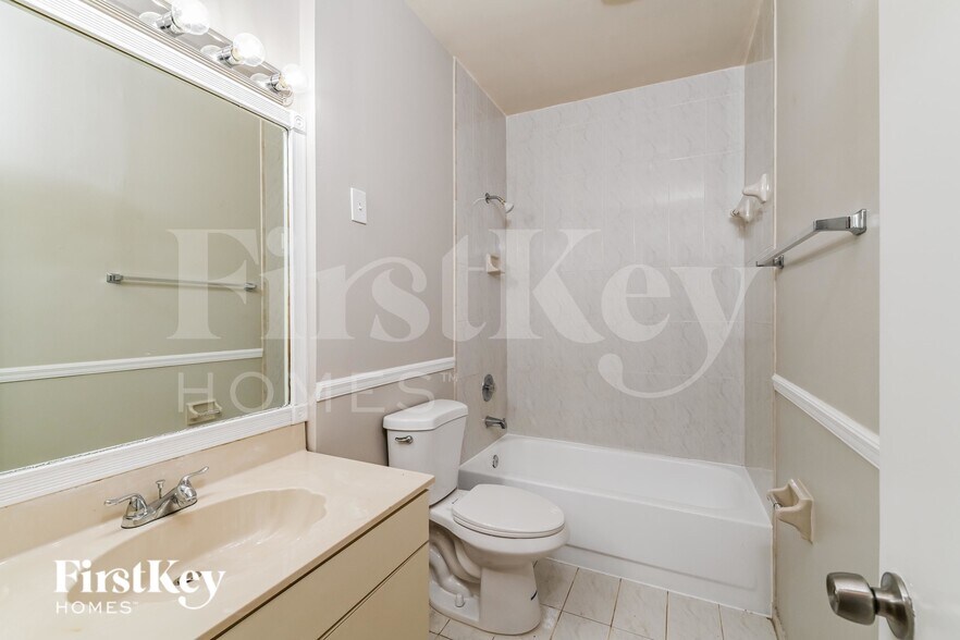 Building Photo - 10901 SW 161st Pl