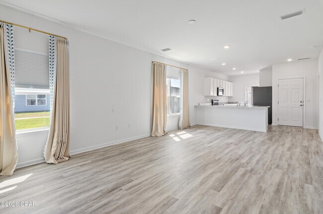 Building Photo - 56 Silverthorn St