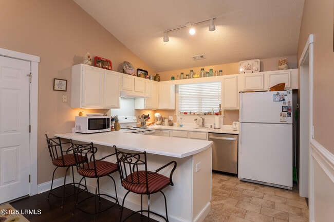 Building Photo - 18 Le Moyne Dr