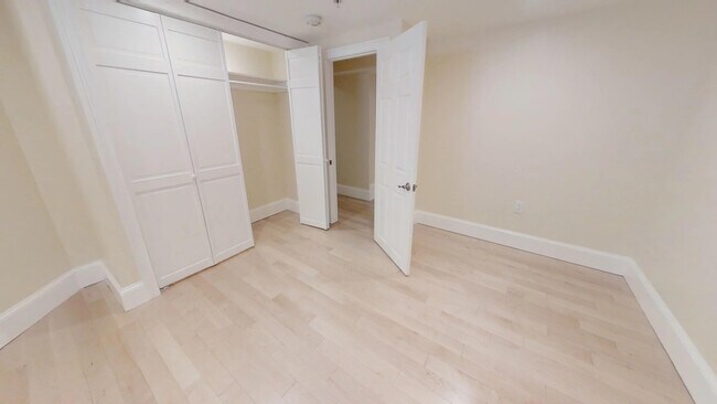 Building Photo - 15 Orchard St