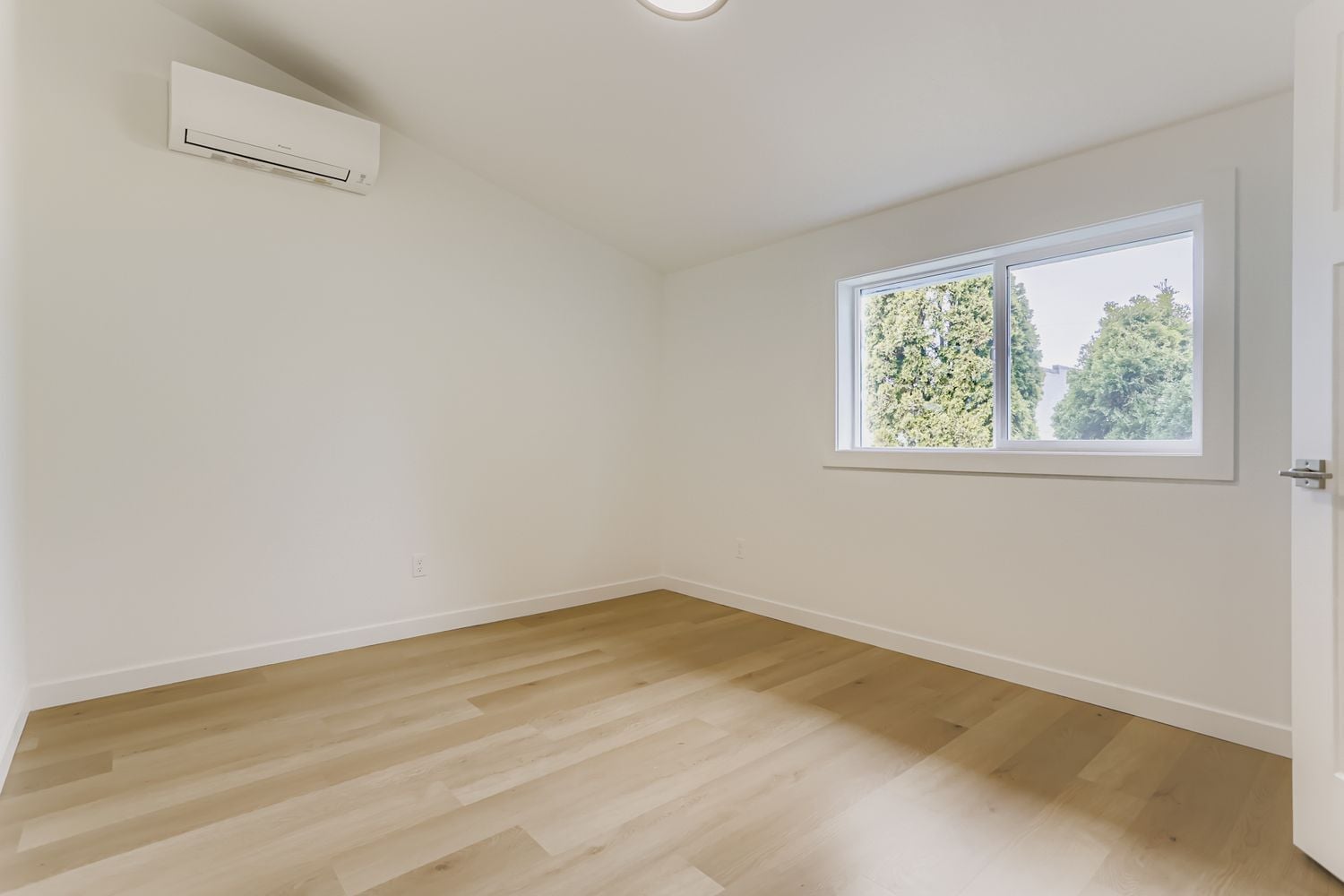 Building Photo - 5021 SE Haig St