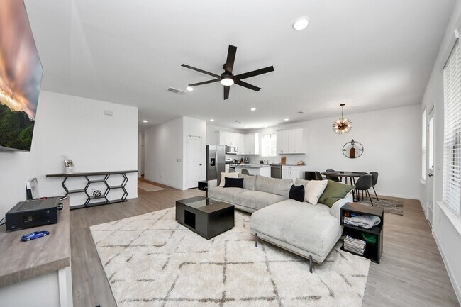 Building Photo - 3113 Paso Fino Dr