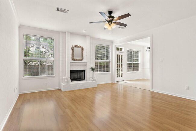 Building Photo - 8 Greentwig Pl
