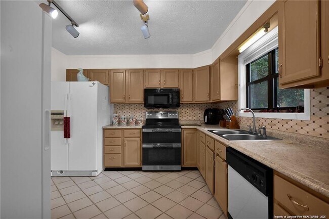 Building Photo - 4471 Briton Cir