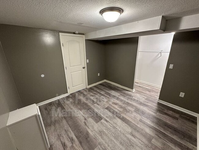 Building Photo - 800 S Willow Dr