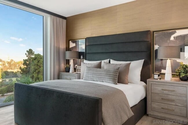 Building Photo - 525 Olive St