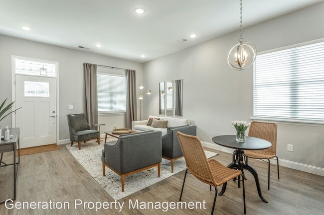 Building Photo - 4 br, 3.5 bath House - 591 Strong Avenue