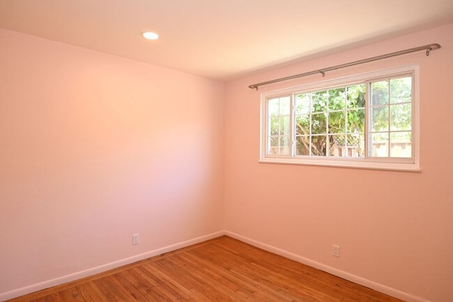 Building Photo - 4/2 W/ AC near San Tomas Expwy & El Camino...