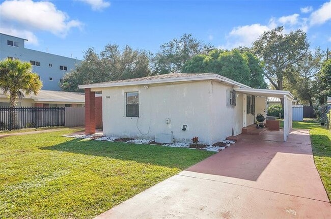 Building Photo - 1646 NE 150th St