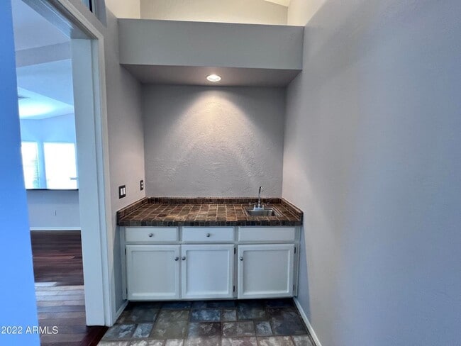 Building Photo - 6933 W Sack Dr