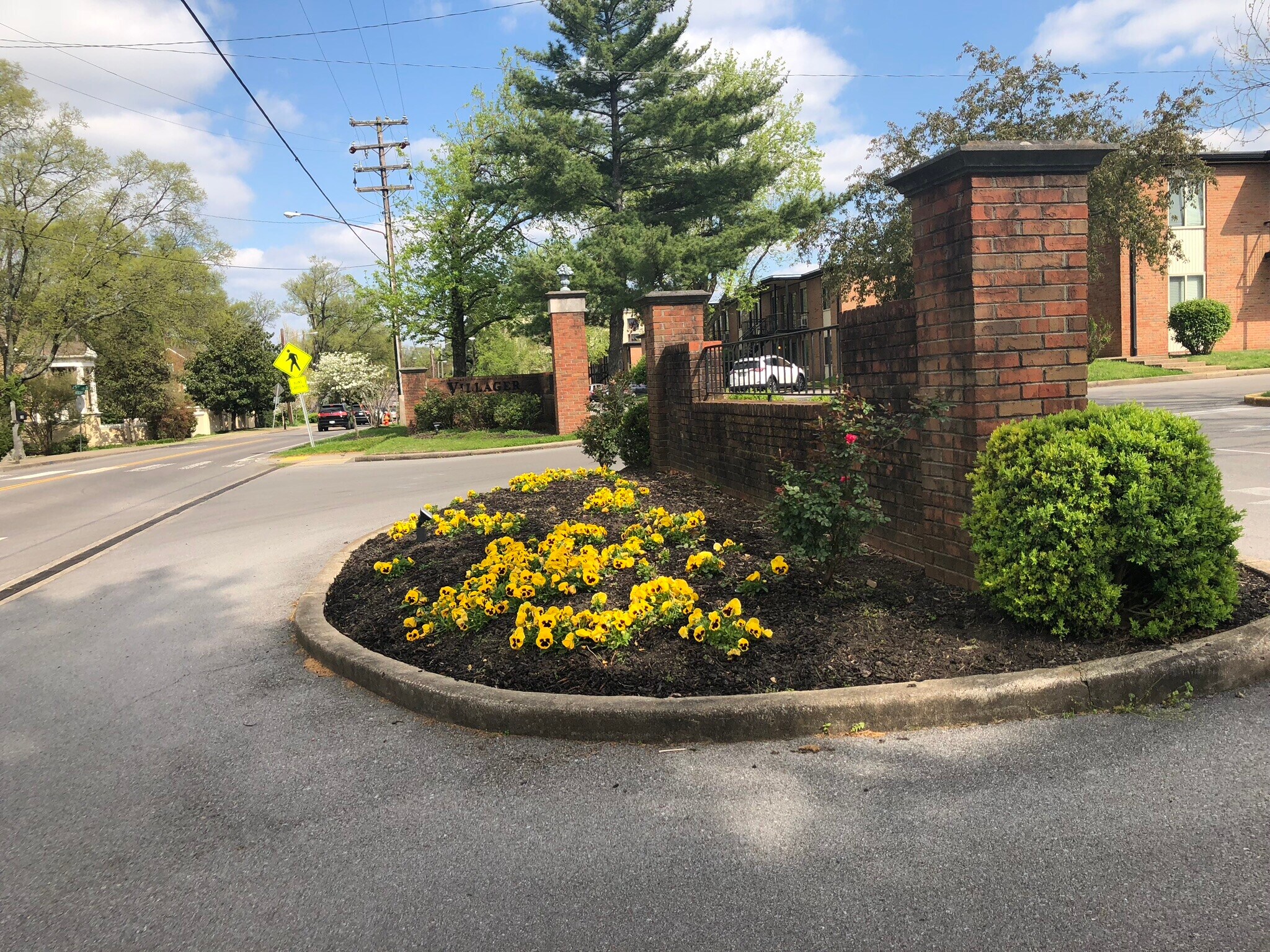 Building Photo - 2601 Hillsboro Pike