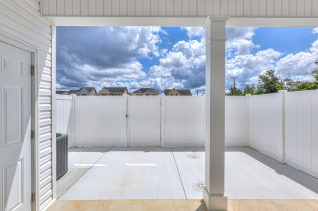 Building Photo - HALF OFF MOVE IN SPECIAL....BRAND NEW Luxury Townhome in Tullahoma!!