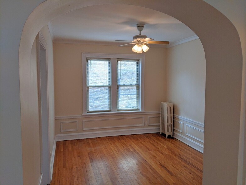 Building Photo - 914 Crain St
